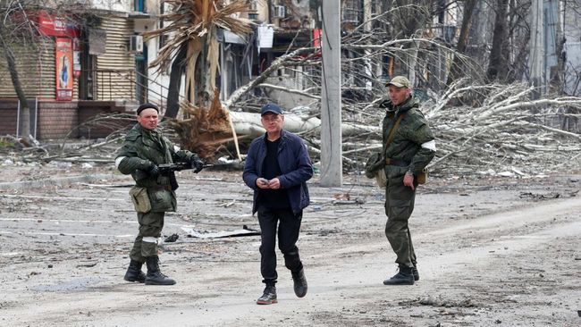 Wakil PM Khusnullin menjadi pejabat Rusia tertinggi pertama yang mengunjungi zona perang di Ukraina sejak Moskow melancarkan invasi.