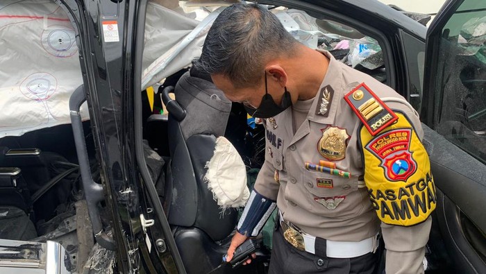 lokasi mobil grup debu kecelakaan di tol paspro probolinggo