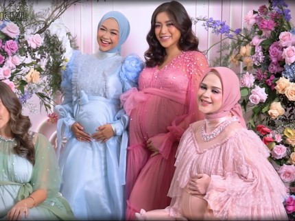 7 Potret Maternity Shoot Ria Ricis Bersama Jedar, Yasmin Wildblood, dan Cut Meyriska