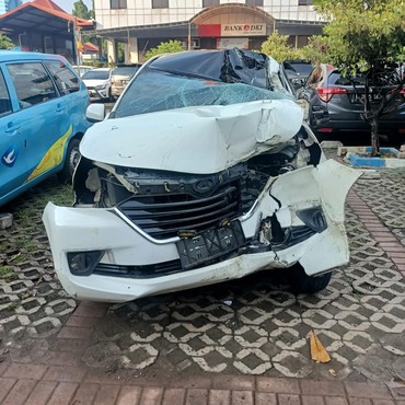Mobil Ringsek Nyaris Kehilangan Nyawa, 3 Artis Selamat dari Kecelakaan Maut