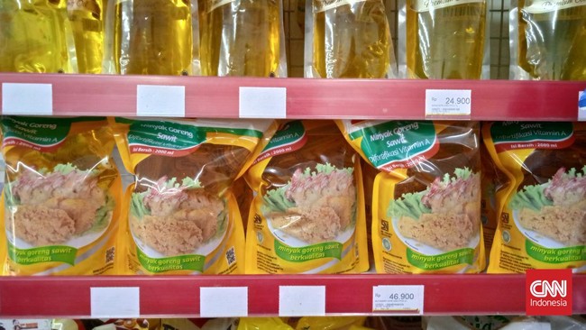 Harga minyak goreng kemasan turun hingga Rp6.500 di Alfamart. Namun, harga rendah berlaku hanya pada periode promo hingga 8 Mei 2022.