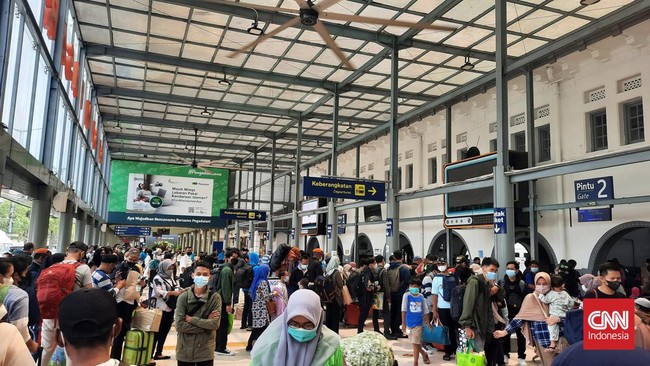 PT Kereta Api Indonesia (KAI) menyebut peminat mudik tahun ini lebih tinggi dibandingkan dengan tahun sebelumnya, 2021.