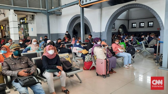 KAI memberikan diskon harga tiket 60 persen dan flash sale Rp75 ribu sampai hari ini, Kamis (21/4).