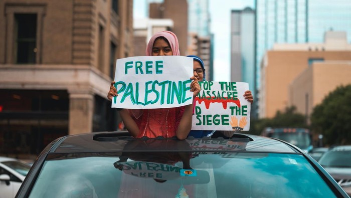 Polisi Israel Serbu Warga Palestina di Masjid Al-Aqsa Saat Salat Subuh, Tuai Kecaman Dunia!