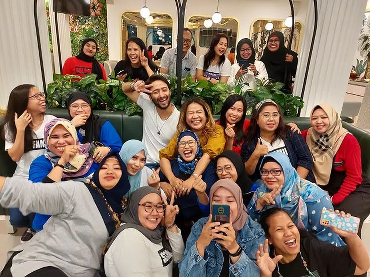 Penampilan Shaheer Sheikh datang ke Indonesia