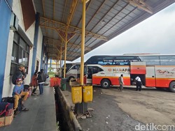 Penumpang di Terminal Jatijajar Depok Melonjak, Tujuan Padang Habis Terjual