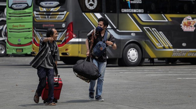 Belum tampak ada kenaikan signifikan jumlah penumpang bus antar kota dan antar provinsi (AKAP) di Terminal Pulo Gebang, Jakarta Timur.