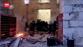 VIDEO: Polisi Israel Masuk Masjid Al-Aqsa Pasca Bentrokan