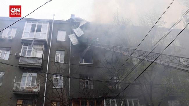 Sedikitnya enam orang tewas dan 16 orang lainnya terluka akibat serangan Rusia ke Kharkiv Ukraina, Rabu (17/8).