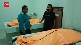 VIDEO: Mobil Tabrak Truk,  Pasutri Asal Malaysia Tewas di Probolinggo