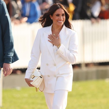 img-title Fantastis, Segini Harga Busana Meghan Markle saat Hadir di Invictus Games! Total hingga Ratusan Juta