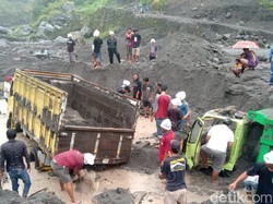 Video Semringah Penambang Pasir Klaten Dapat THR Banjir Lahar Merapi