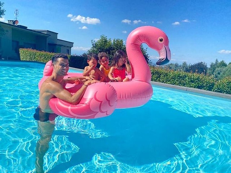 Cristiano Ronaldo dan Anak-anaknya Cristiano Ronaldo dan Anak-anaknya