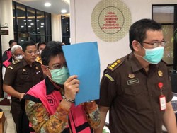 Momen Eks Dirjen Daglu Kemendag Hadiri Sidang Perdana Kasus Korupsi Migor