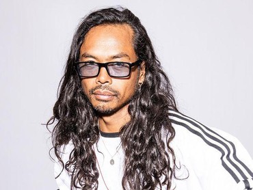 8 Potret Dougy Mandagi, Musisi Indonesia Pertama yang Tampil di Coachella