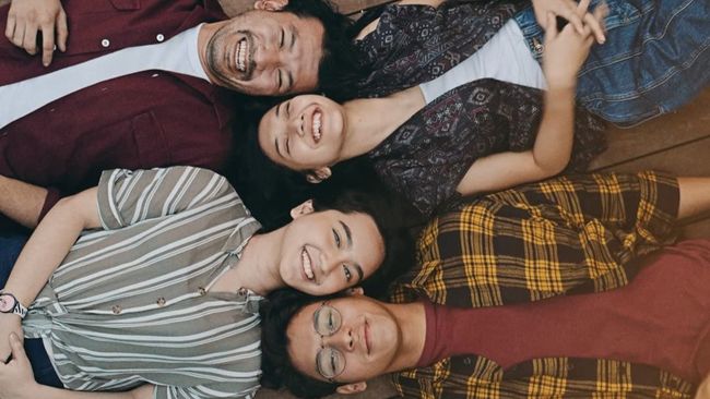 Berikut 9 rekomendasi film tentang kakak adik mulai dari yang seru hingga haru, yang bisa ditonton di layanan streaming legal.