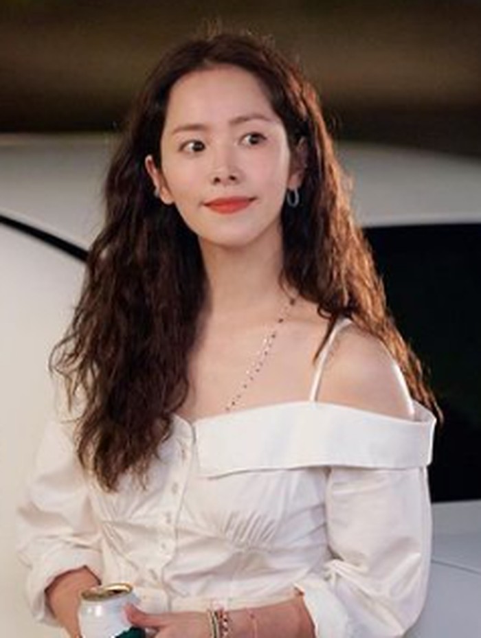 Han Ji Min lahir di Seoul, Korea Selatan pada tanggal 5 November 1982. Tahun ini sang aktris akan menginjak usia tepat 40 tahun./ foto: instagram.com/roma.emo