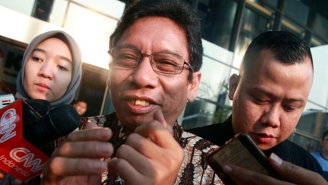 Survei Indikator Politik menunjukkan 45 persen responden berharap Dirjen Perdagangan Luar Negeri Kemendag, Indrasari Wisnu Wardhana dihukum berat.