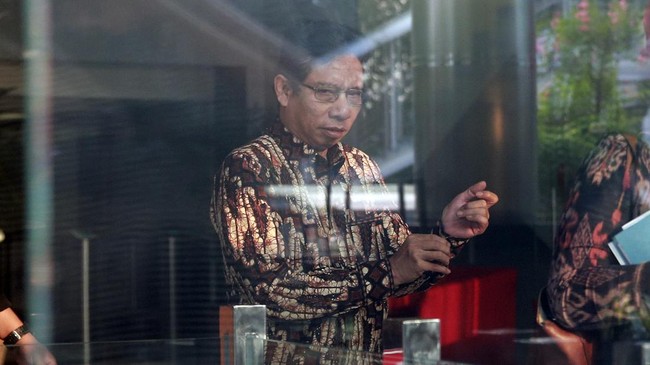 Penggeledahan juga dilakukan di beberapa kantor yang terkait dengan Kementerian Perdagangan mulai dari wilayah Batam, Medan, dan Surabaya.
