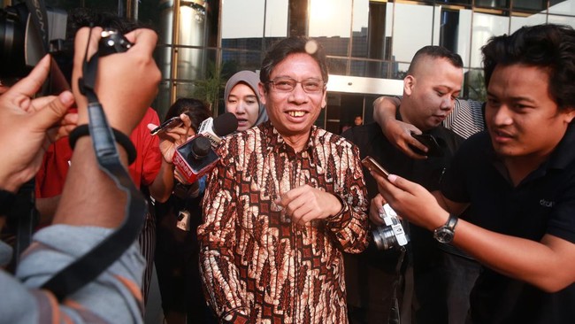 Direktur Jenderal Perdagangan Luar Negeri Indrasari Wishnu Wardana menjadi tersangka kasus penerbitan izin ekspor CPO. Berikut profilnya.