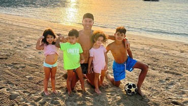 img-title 5 Anak Gemesin Cristiano Ronaldo, Ada yang Lahir dari Ibu Pengganti