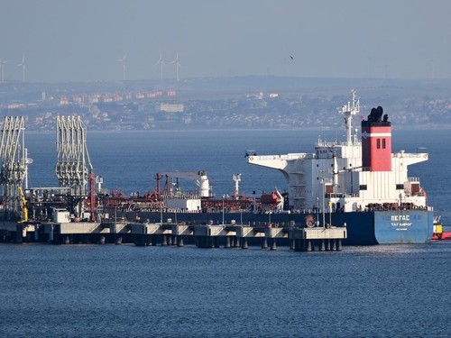 Harga Minyak Dunia Menggila, Trump Pertimbangkan Cabut Sanksi Rusia