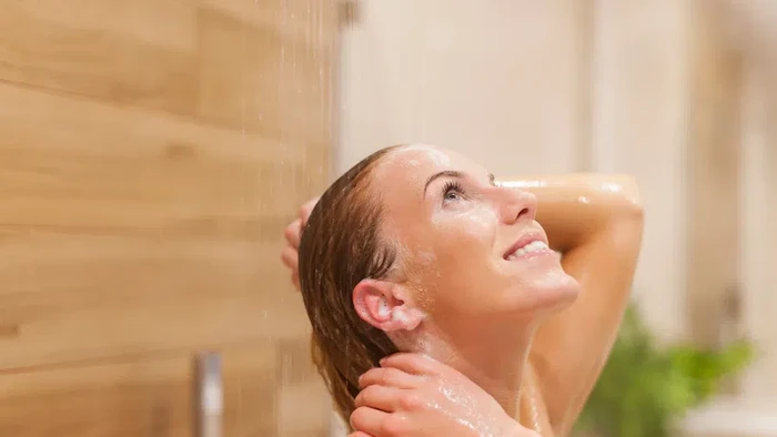 Rambut Susah Glowing Kalau Kamu Masih Lakukan 5 Kesalahan Keramas Berikut, Hentikan Mulai Hari Ini!