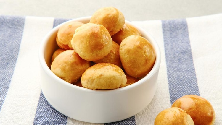 kue nastar Nastar, Nastar Cookies with pineapple jam inside. Familiar during the month of Ramadan and Eid Fitri