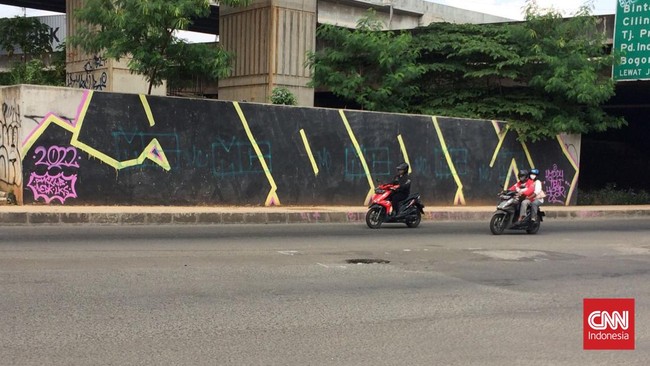 Jalan Kalimalang salah satu jalur utama pengendara motor yang hendak melakukan kegiatan mudik menuju wilayah Jawa Barat hingga Jawa Timur.