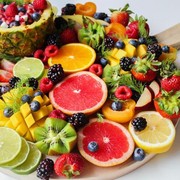 Kebiasaan Sehat Makan Buah Bisa Jadi Bumerang Jika Berlebihan, Ini 3 Gejalanya!