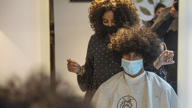 Tak semua hal sopan yang Anda lakukan di salon bikin para penata rambut senang. Beberapa hal sopan justru dinilai mengganggu.