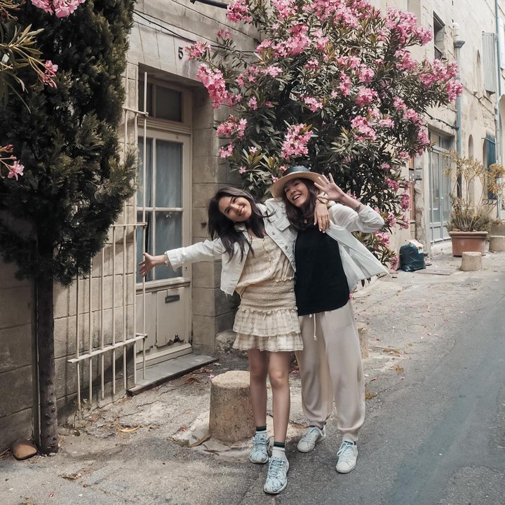 <p>Olivia dan Sabrina Jensen terlahir pada 11 April 1993. Keduanya baru saja menghabiskan ulang tahun bersama, Bunda. (Foto: Instagram @oliviajensen)</p>