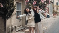 <p>Meski begitu, saudari kembar ini memiliki ikatan yang sangat kuat. Mereka kerap mengabadikan momen berharga ketika meluangkan waktu bersama. (Foto: Instagram @oliviajensen)</p>