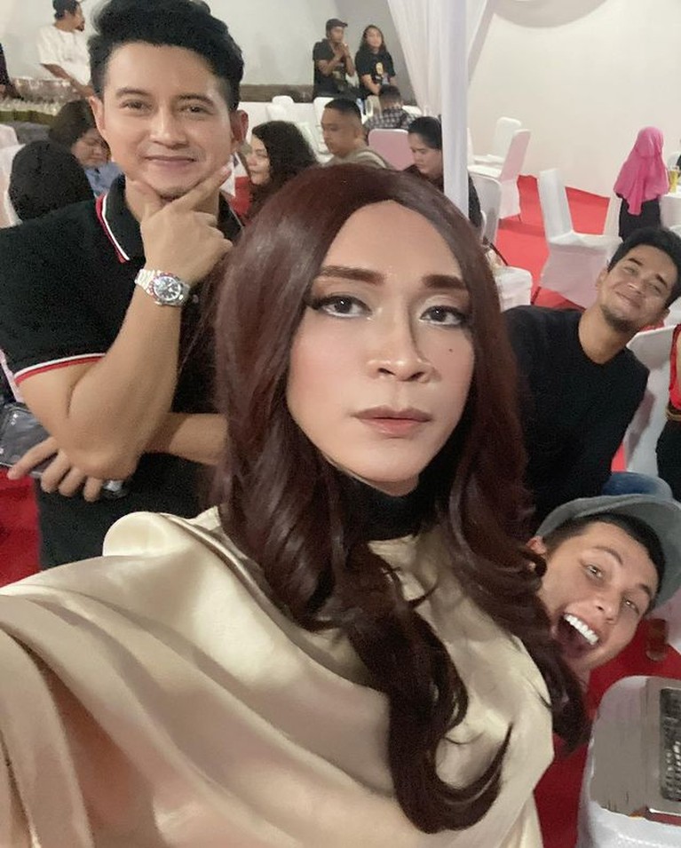 Penampilan Aming Hadiri Anniversary Wendy Cagur, Penampilan Aming Dibilang Mirip Melly Goeslaw