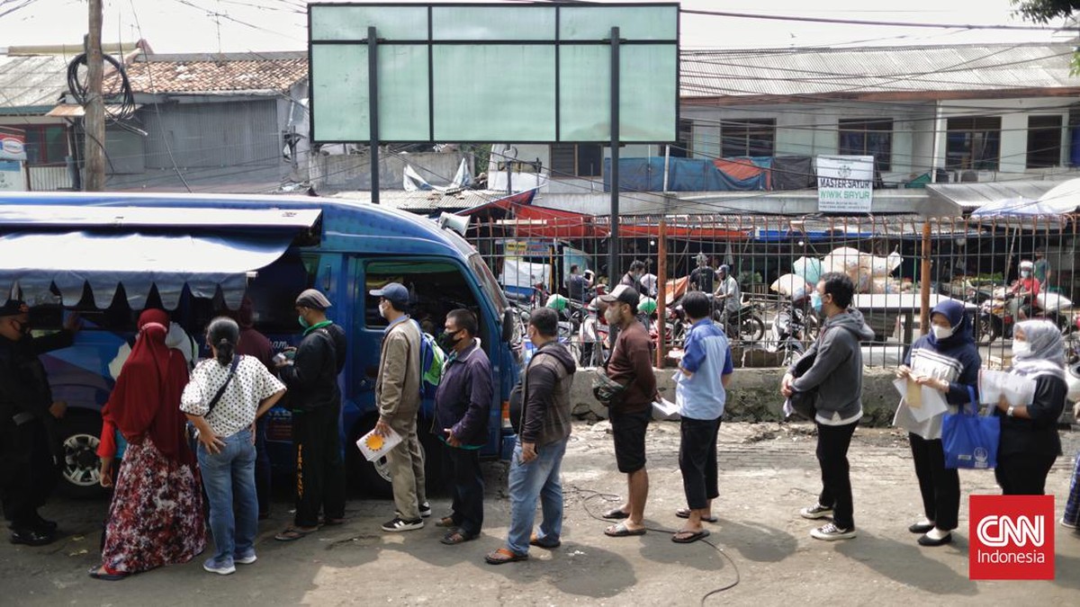FOTO: Ramai Tukar Uang Baru di Kas Keliling BI untuk 'Angpao' Lebaran