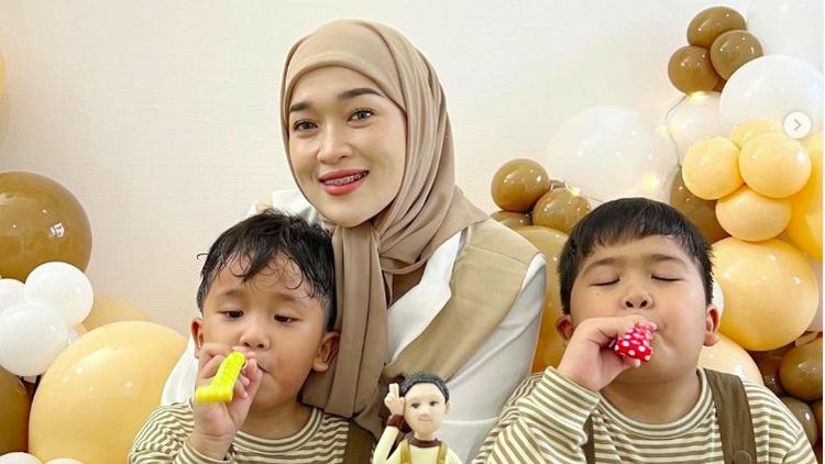 Ririe Fairus dan Ayus Sabyan rayakan ulang tahun anak bungsu mereka.
