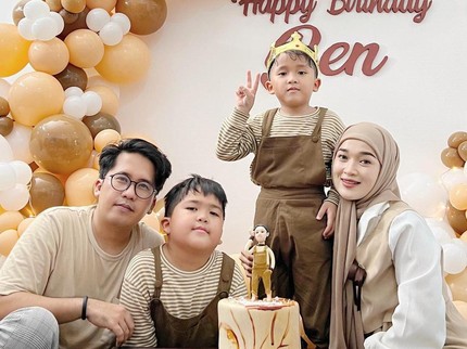 Ririe Fairus & Ayus Kompak Rayakan Ultah Anak Meski Sudah Setahun Cerai