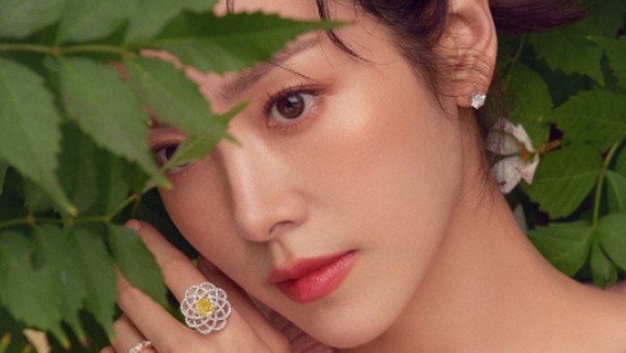 Selain membintangi berbagai judul drama, Han Ji Min juga aktif bermain film serta menjadi model untuk berbagai brand kosmetik dan perhiasan populer./ foto: instagram.com/roma.emo
