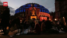 VIDEO: Kehangatan Buka Puasa Massal di Albert Hall London