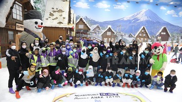 img-title TRANS7 Ngabuburit Bareng Anak Yatim di Trans Snow World Bintaro