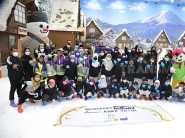 img-title TRANS7 Ngabuburit Bareng Anak Yatim di Trans Snow World Bintaro