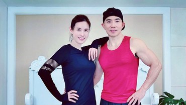img-title Gegara Pakai Singlet Ketat Saat Live, Artis Taiwan dan Istri Kena Banned