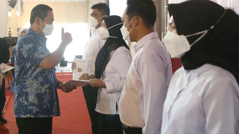 Pemerintah Kota Semarang menerima 1.155 calon pegawai negeri sipil (CPNS) yang terpilih dari 21.821 pelamar di tahun 2021.