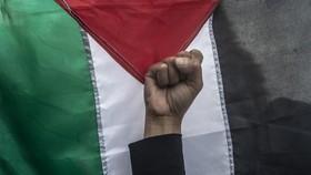 FOTO: Aksi Bela Al Aqsa Geruduk Kedubes AS di Jakarta