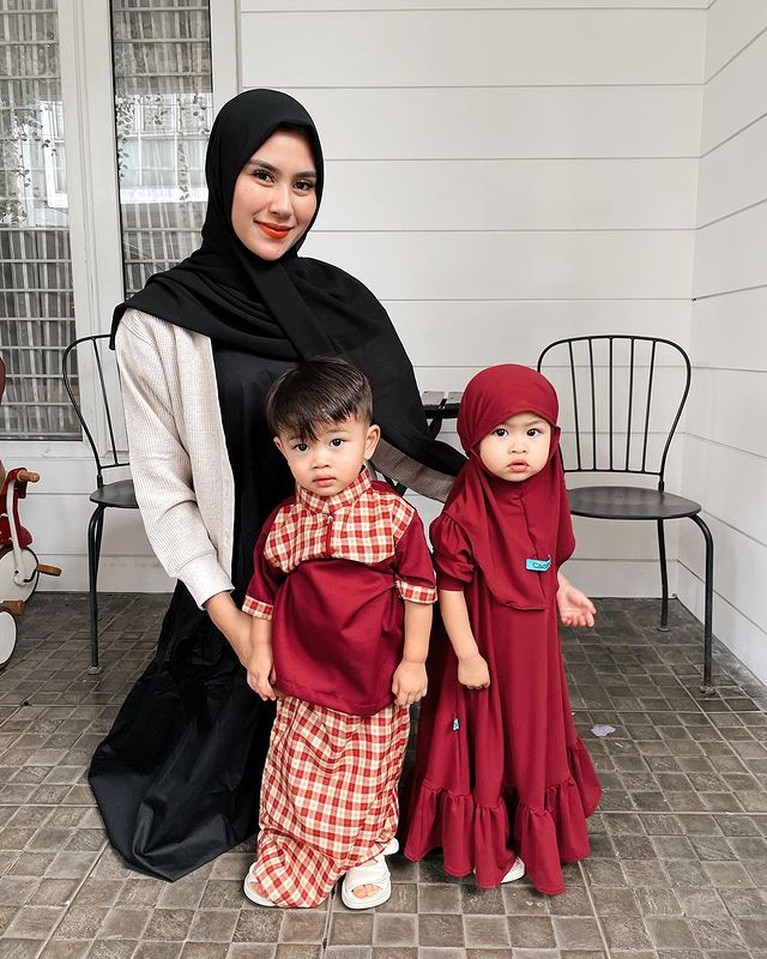 Anak Artis yang Pakai Hijab Anak Artis yang Pakai Hijab