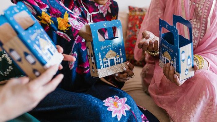 Bahagiakan Orang Tercinta dengan Pilihan Fashion Items Sebagai Hampers Hari Raya Idul Fitri