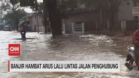 VIDEO: Banjir Hambat Arus Lalu Lintas Jalan Penghubung