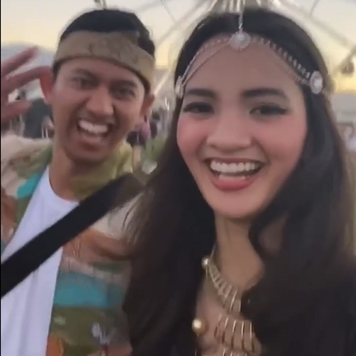 <p>Dalam unggahan yang dibagikan, Sabrina dan Belva terlihat amat menikmati momen tersebut, lho. (Foto: Instagram @sabrinaanggraini dan @belvadevara)<br /><br /><br /></p>