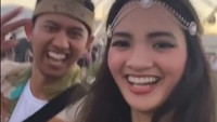 <p>Dalam unggahan yang dibagikan, Sabrina dan Belva terlihat amat menikmati momen tersebut, lho. (Foto: Instagram @sabrinaanggraini dan @belvadevara)<br /><br /><br /></p>