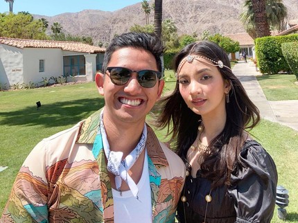 7 Potret Sabrina Anggraini & Sang Suami CEO Ruangguru, Seru Nonton Festival Choacella